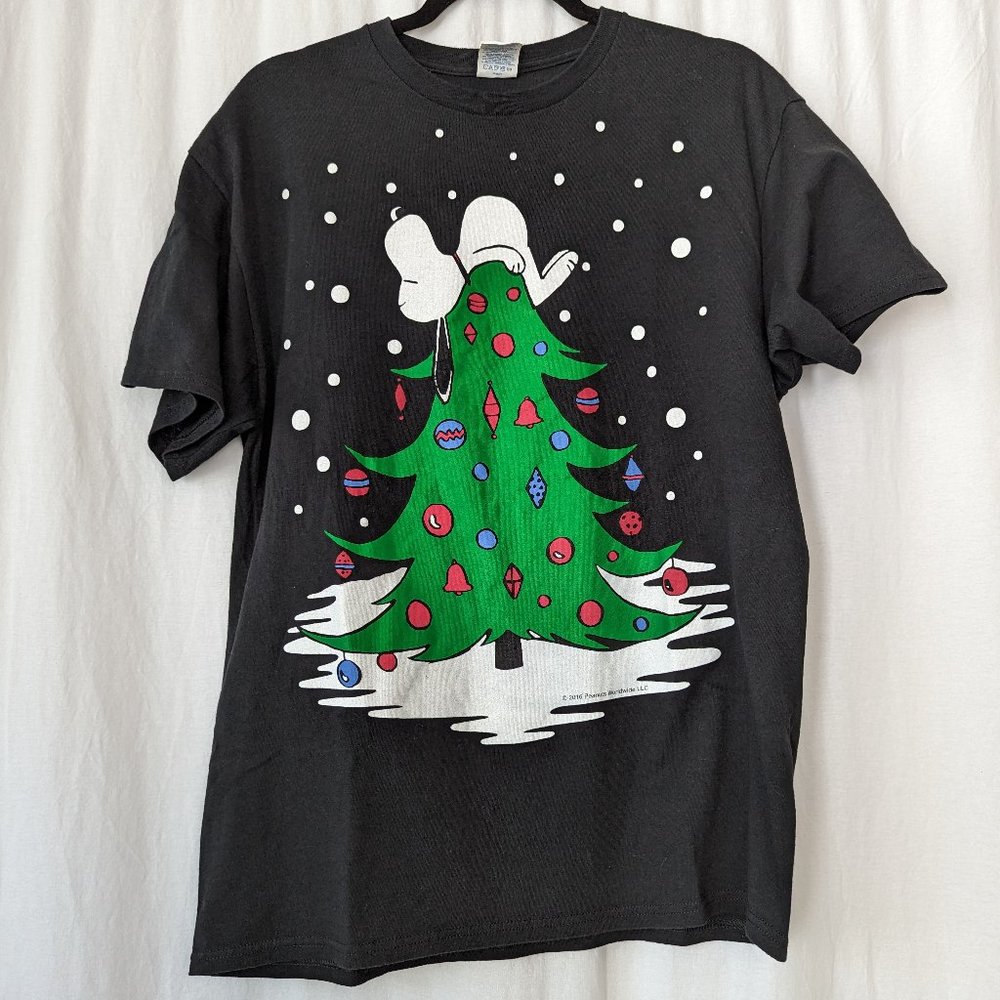 Peanuts Snoopy  Christmas Tree Tee Size Large